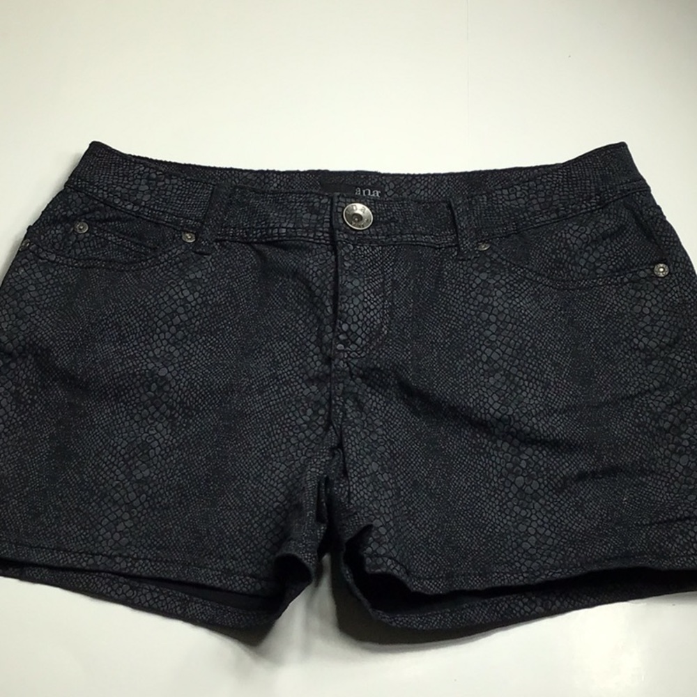 🌼3/$13🌼BUNDLE DEAL! a.n.a Black Snake Skin Print Short - Picture 3 of 9